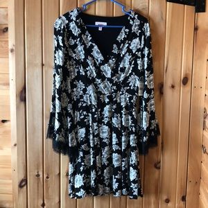 Beautiful Black & White Floral Dress ❕❔